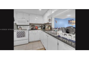9427 NW 42nd St, Sunrise, FL 33351, - MLS#A12029226