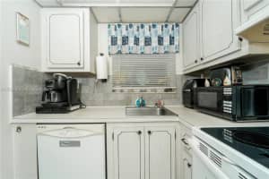 2811 N Pine Island Rd APT 102, Sunrise, FL 33322, - MLS#A12029263