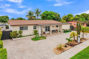 884 W 72nd Pl, Hialeah
