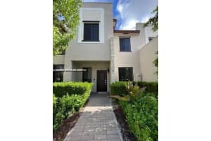 327 Ne 208th Ter, Miami
