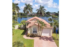 10627 NW 7th St, Pembroke Pines, FL 33026, - MLS#A12030820