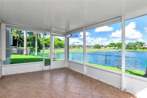 10627 NW 7th St, Pembroke Pines, FL 33026, - MLS#A12030820