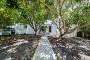 8942 Carlyle Ave, Surfside, FL 33154, - MLS#A12030845
