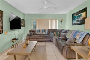 1200 Tallwood Ave APT 202, Hollywood, FL 33021, - MLS#A12031315