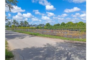 198 Thavenue 208 Street, Miami, FL 33187 - MLS#A12031936
