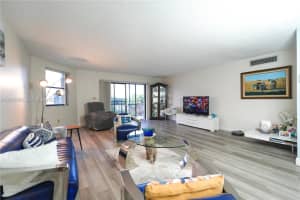 16051 Blatt Blvd APT 401, Weston, FL 33326, - MLS#A12032006
