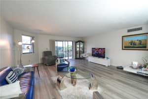 16051 Blatt Blvd APT 401, Weston, FL 33326, - MLS#A12032006