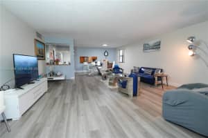 16051 Blatt Blvd APT 401, Weston, FL 33326, - MLS#A12032006