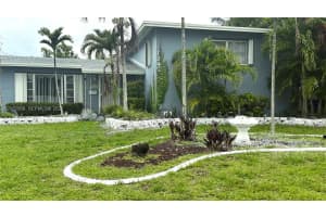 1245 Ne 203rd St, Miami
