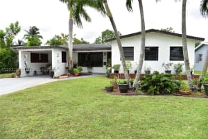 7470 Polk St, Hollywood, FL 33024, - MLS#A12032579