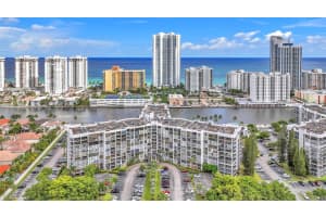 1000 Parkview Dr APT 229, Hallandale Beach, FL 33009, - MLS#A12032851