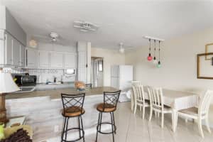 725 11th Avenue, Hallandale Beach, FL 33009 - MLS#A12032971