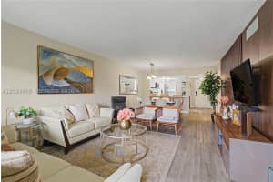 10227 9th St Circle, Miami, FL 33172 - MLS#A12033869