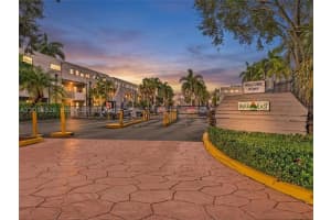 210 87th Avenue, Miami, FL 33172 - MLS#A12034326