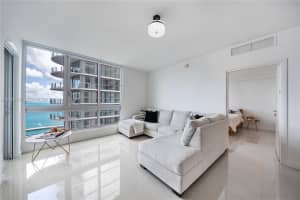 300 Biscayne Boulevard, Miami, FL 33131 - MLS#A12034417