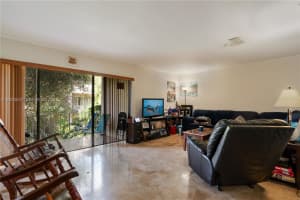 9371 Fontainebleau Boulevard, Miami, FL 33172 - MLS#A12034537