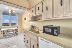 250 Jacaranda Drive, Plantation, FL 33324 - MLS#A12034693
