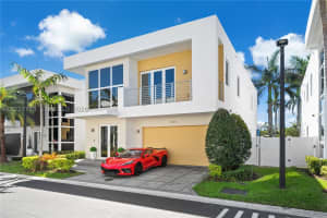 9830 Nw 74th Ter, Doral