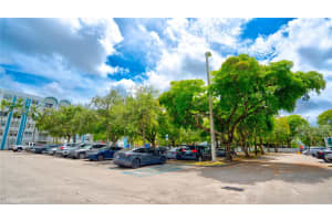 482 Nw 165th St Rd A-605, Miami