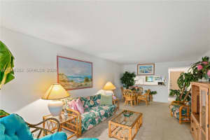 10155 NW 9th St Cir # 4-202, Miami, FL 33172, - MLS#A12036282