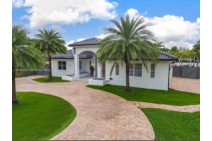 11390 30th Street, Miami, FL 33165 - MLS#A12038434