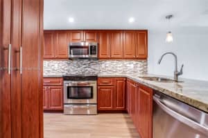 7050 42nd Court, Davie, FL 33314 - MLS#A12038554