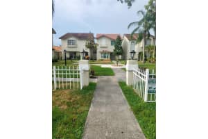 10877 NW 8th St, Pembroke Pines, FL 33026, - MLS#A12038610
