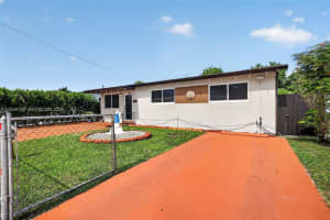 4585 9th Lane, Hialeah, FL 33013 - MLS#A12039166
