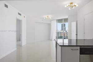 350 Miami Avenue, Miami, FL 33130 - MLS#A12039317