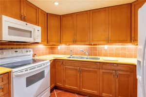 1450 Brickell Bay Dr Apt 602, Miami, FL 33131, - MLS#A12039500