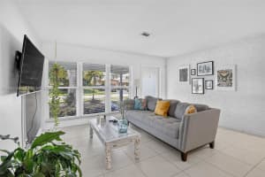 2220 40th Avenue, Hollywood, FL 33021 - MLS#A12040156