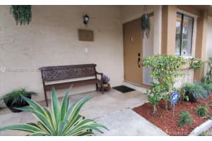 40 Wimbledon Lake Drive, Plantation, FL 33324 - MLS#A12041388