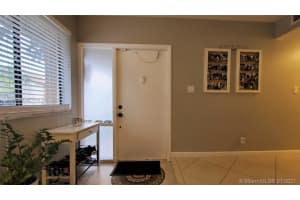 40 Wimbledon Lake Drive, Plantation, FL 33324 - MLS#A12041388