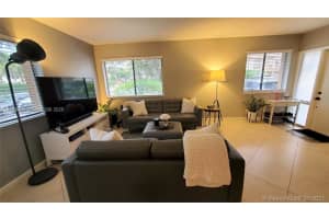 40 Wimbledon Lake Drive, Plantation, FL 33324 - MLS#A12041388