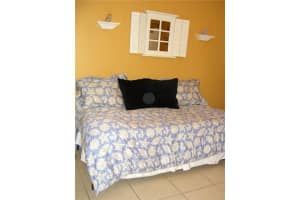 335 Ocean Dr, Miami Beach, FL 33139, Sold 08/03/12