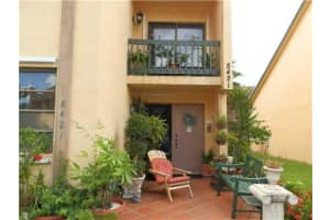 8421 NW 7th St, Miami, FL 33126, Sold 12/03/13