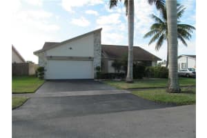 9504 NW 46th St, Sunrise, FL 33351, Sold 01/15/14