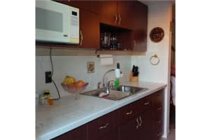 801 Meridian Ave #5d, Miami Beach, FL 33139, Sold 02/28/14