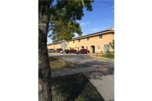 7945 NW 8th St #5c, Miami, FL 33126, Sold 04/25/14