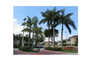 6912 NW 179th St, Hialeah, FL 33015, Sold 08/22/14