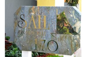 170 SE 14th St, Miami, FL 33131, Sold 12/15/14