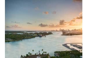 300 South Pointe Dr, Miami Beach, FL 33139, Sold 12/09/14