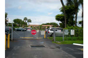 6707 NW 169th St, Hialeah, FL 33015, Sold 03/06/15