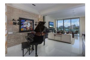800 South Pointe Dr, Miami Beach, FL 33139, Sold 04/17/15