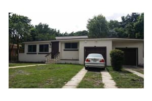 300 Circle Dr, Hialeah, FL 33010, Sold 11/26/14