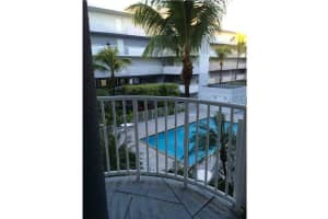 8261 NW 8th St, Miami, FL 33126, Sold 01/06/15