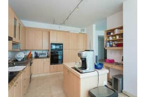 300 South Pointe Dr, Miami Beach, FL 33139, Sold 12/30/15