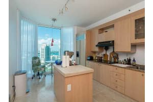 300 South Pointe Dr, Miami Beach, FL 33139, Sold 12/30/15