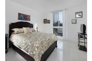 7928 West Dr, North Bay Village, FL 33141, Sold 08/10/15