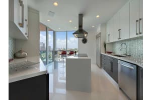 300 South Pointe Dr, Miami Beach, FL 33139, Sold 01/15/16